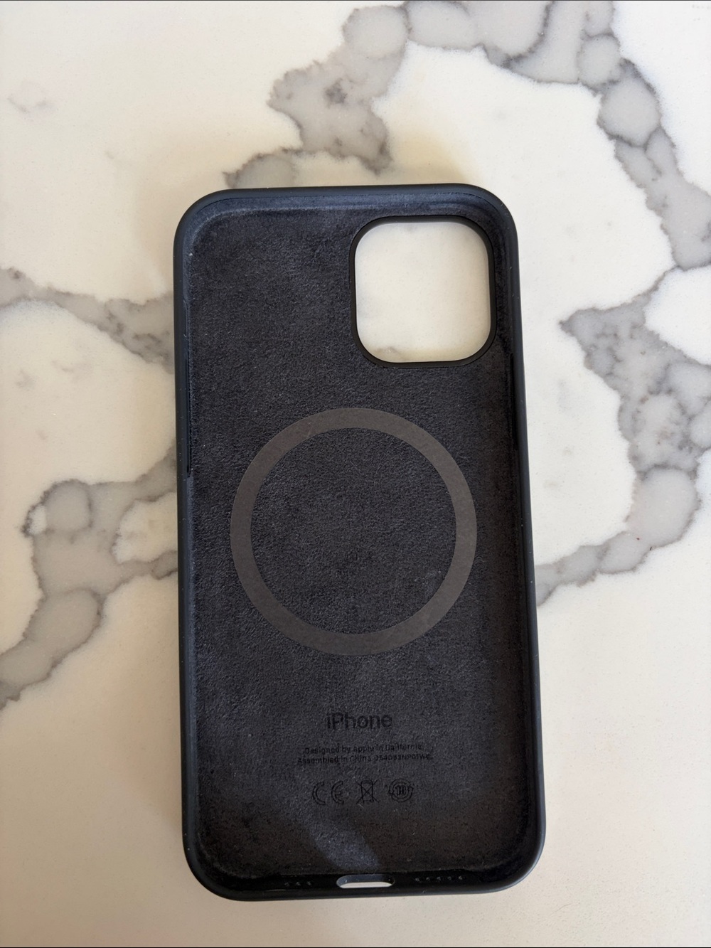 iPhone 12/12 Pro Mag Safe Black Silicone Case - Apple Brand - Picture 2 of 2